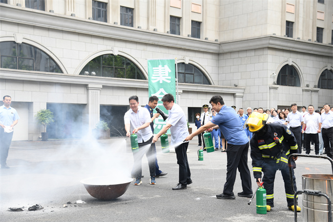 以“演”促練 以“練”筑防——公司舉行應急疏散演練暨消防安全教育活動 